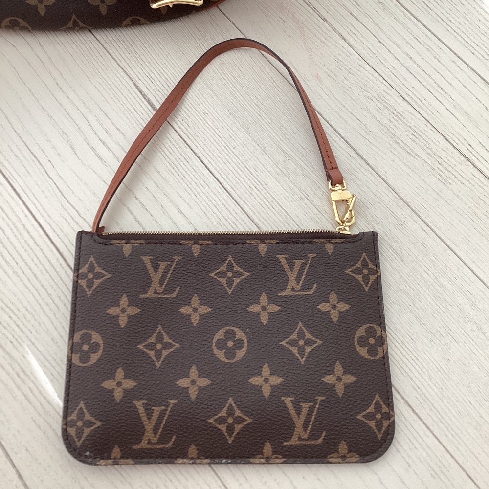 Louis Vuitton Monogram Canvas Hobo with Gold Chain and Brown Leather Trim - Picture 6 of 10